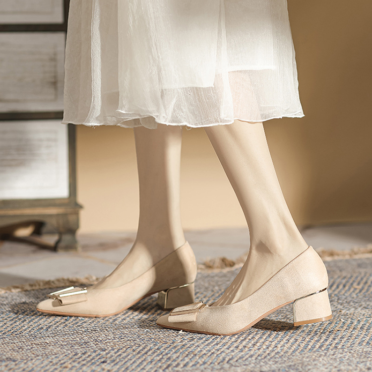 經典絨面尖頭粗跟通勤單鞋