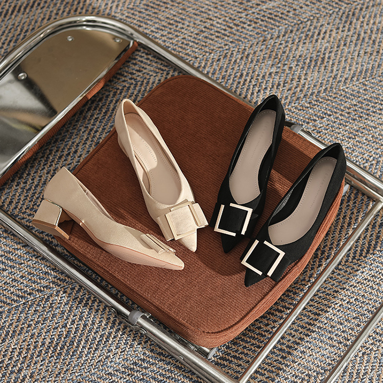 經典絨面尖頭粗跟通勤單鞋