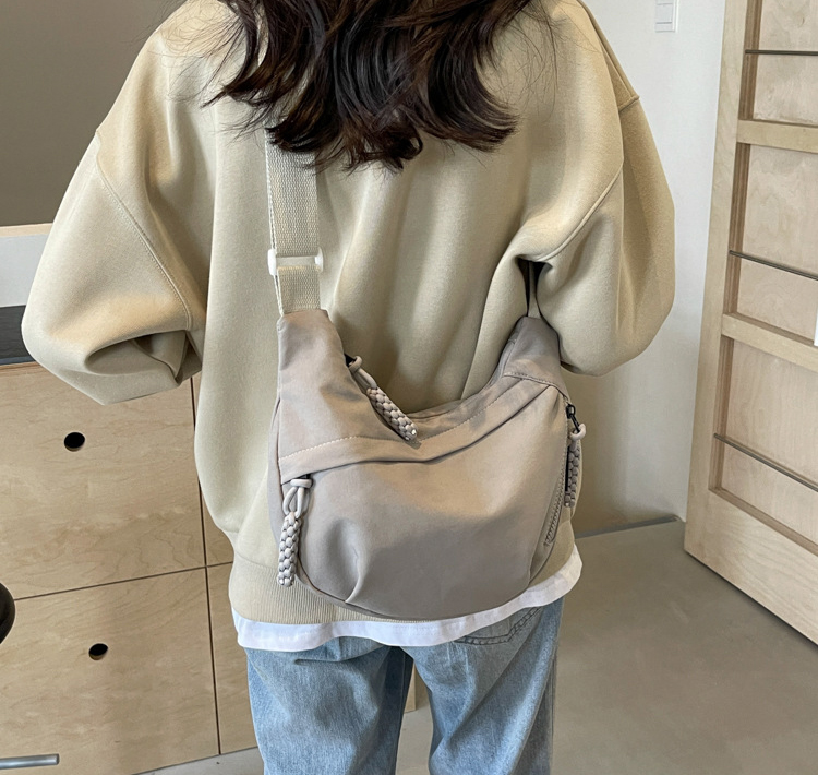 新款大容量百搭斜背餃子包