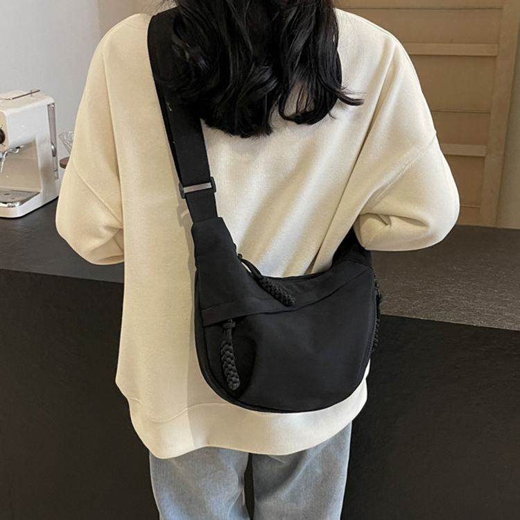 新款大容量百搭斜背餃子包