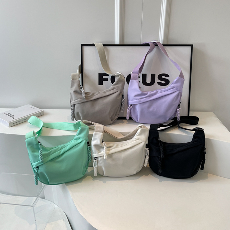 新款大容量百搭斜背餃子包