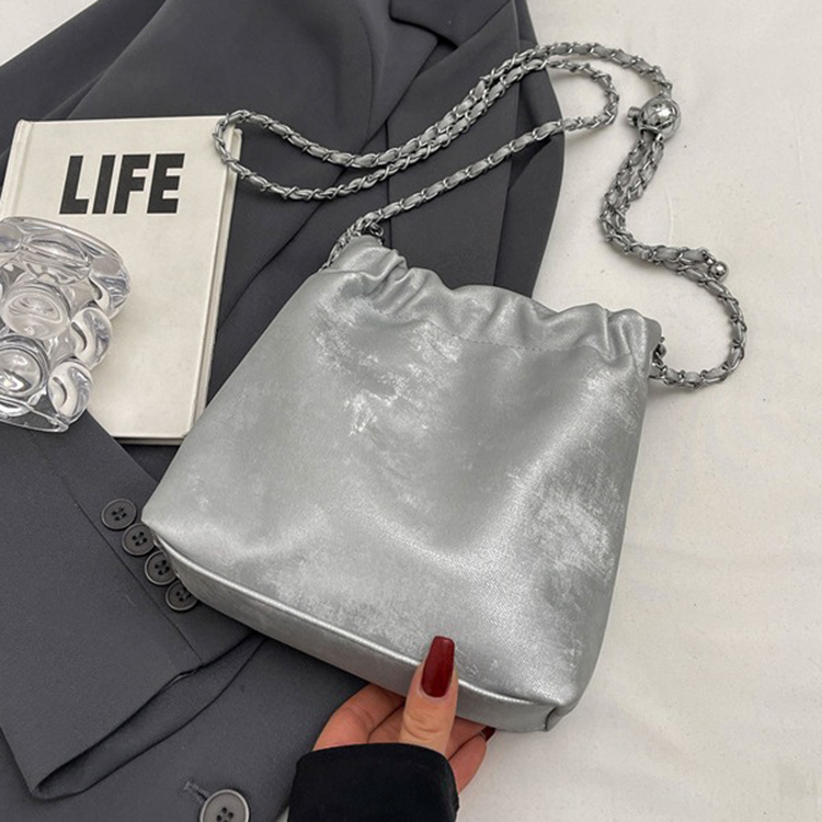 新款時尚新中式百搭斜背包