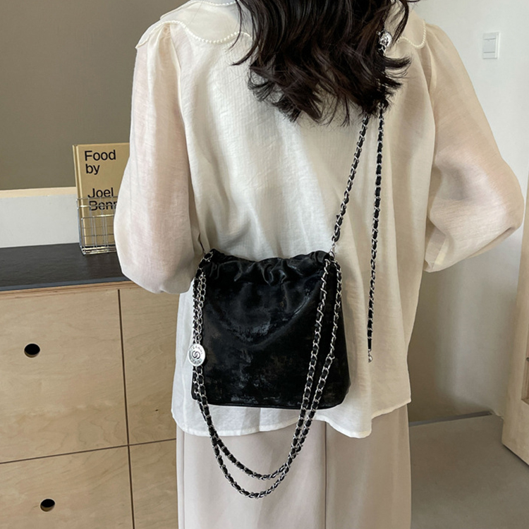 新款時尚新中式百搭斜背包