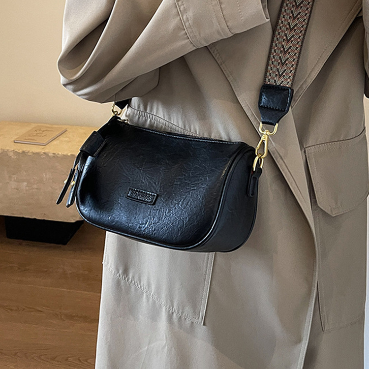 新款流行百搭斜背包