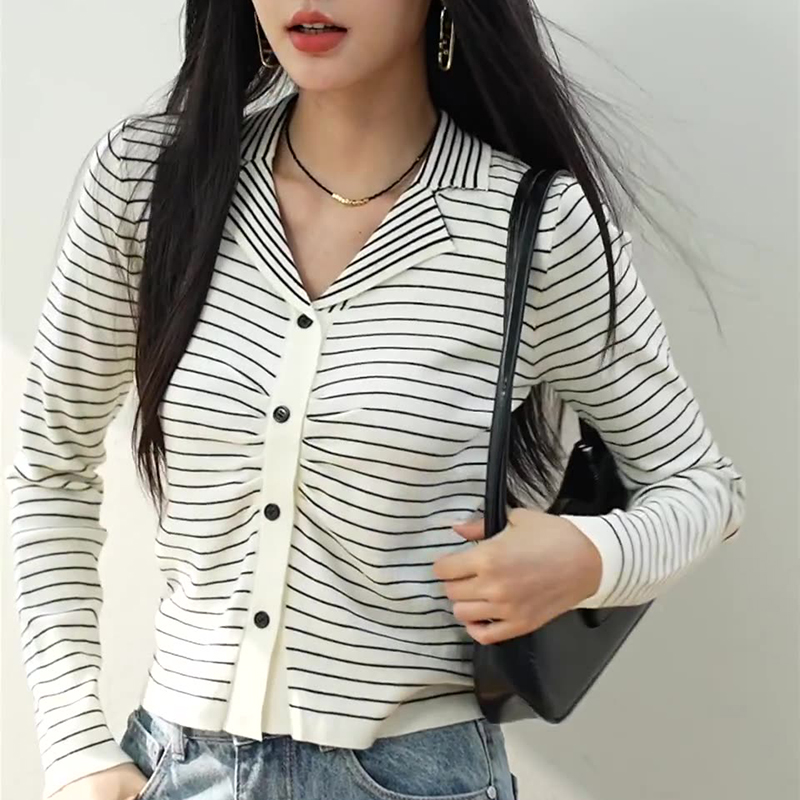 秋季新款設計感褶皺V領短款上衣