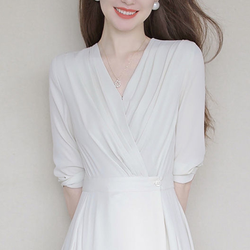 法式高級感名媛風V領純色連衣裙