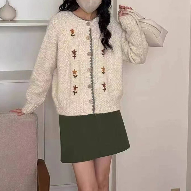 日系軟糯高級感圓領花朵刺綉開衫毛衣