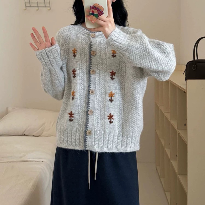 日系軟糯高級感圓領花朵刺綉開衫毛衣