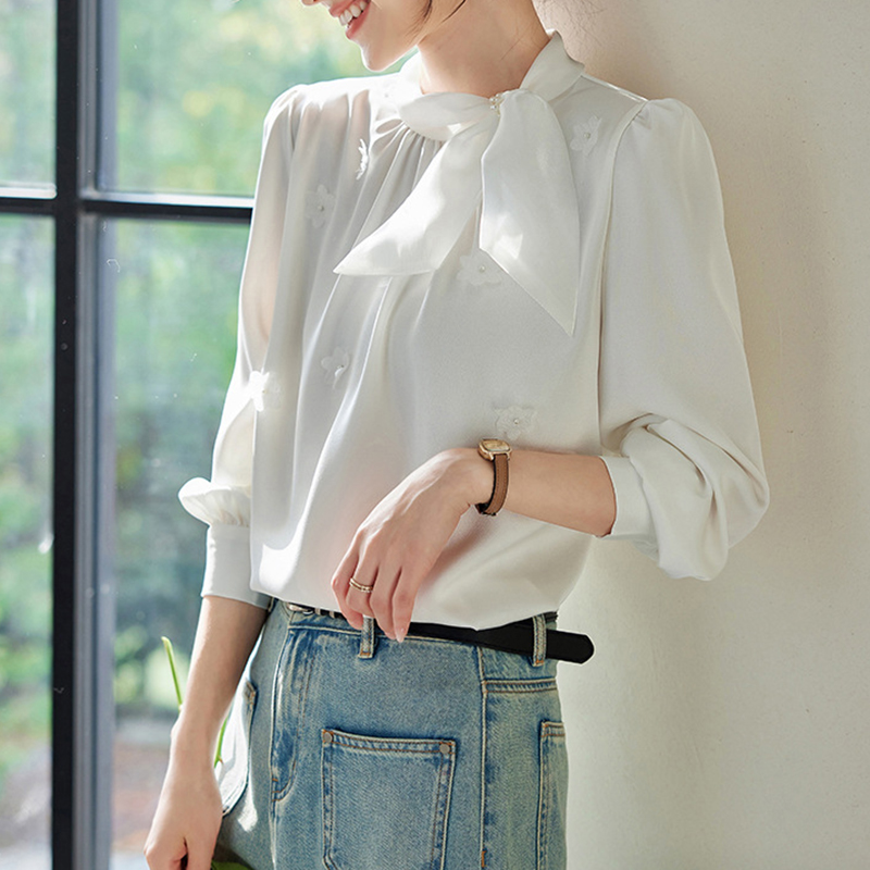 輕奢設計感釘珠蝴蝶結泡泡袖長袖襯衫