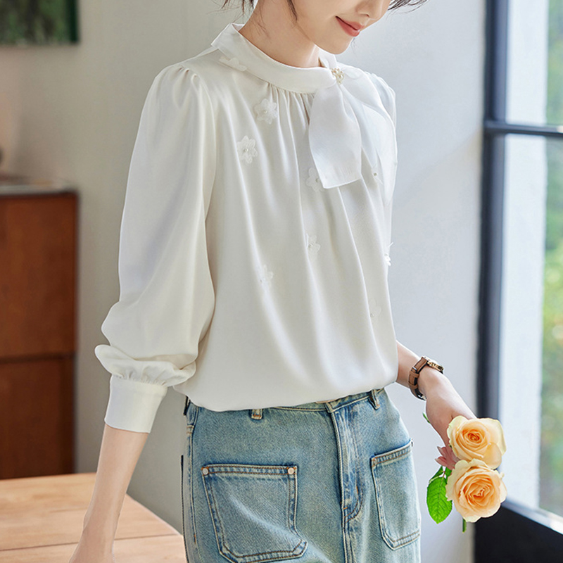 輕奢設計感釘珠蝴蝶結泡泡袖長袖襯衫