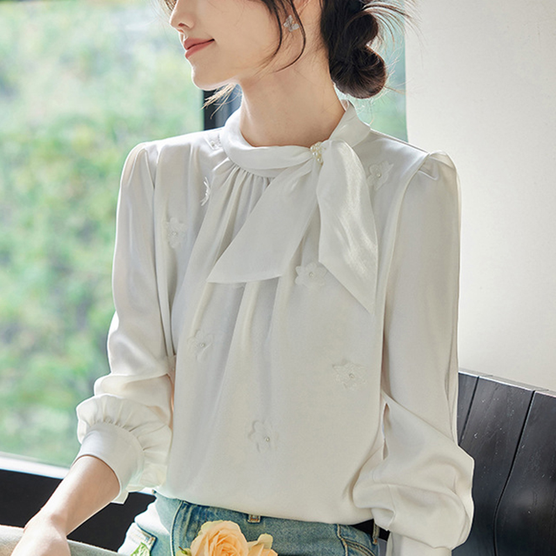 輕奢設計感釘珠蝴蝶結泡泡袖長袖襯衫