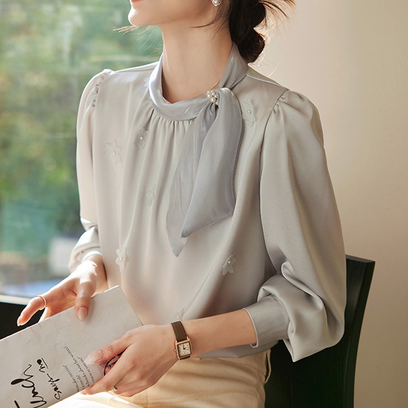 輕奢設計感釘珠蝴蝶結泡泡袖長袖襯衫