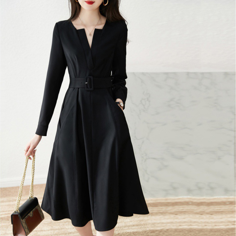 V領修身調節腰長袖大擺簡約連衣裙