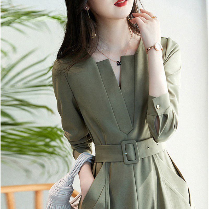 V領修身調節腰長袖大擺簡約連衣裙