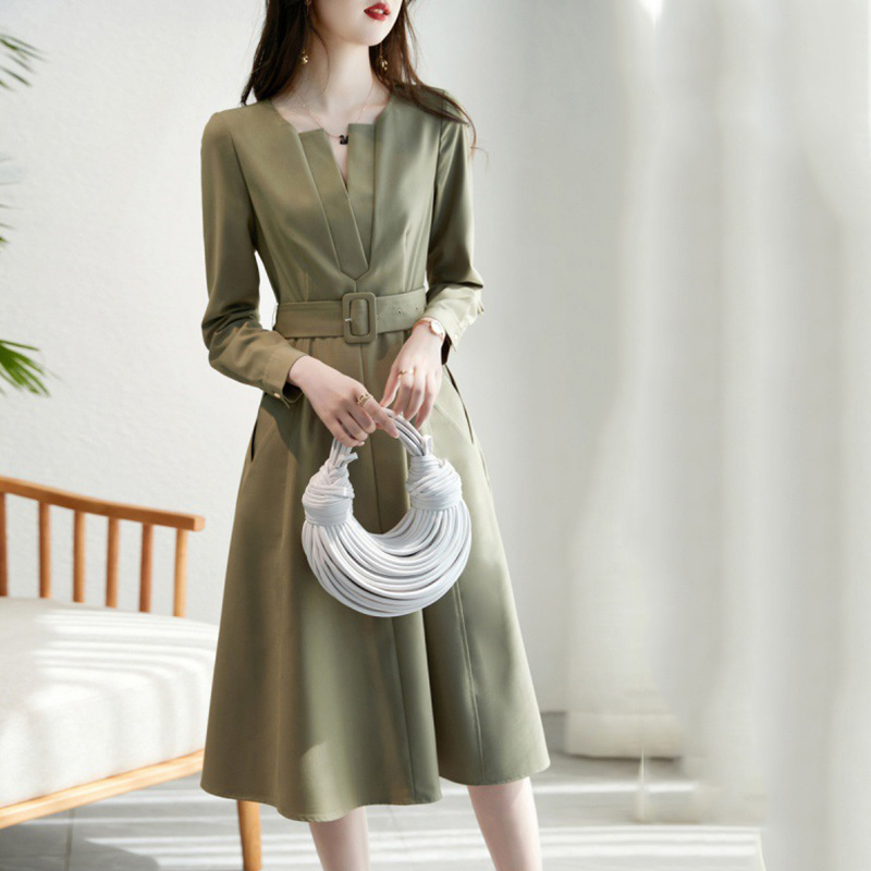 V領修身調節腰長袖大擺簡約連衣裙