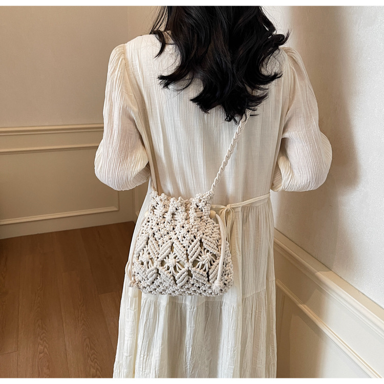 春季時尚小衆設計感斜挎水桶包