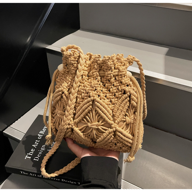 春季時尚小衆設計感斜挎水桶包