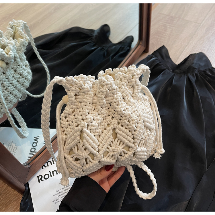 春季時尚小衆設計感斜挎水桶包