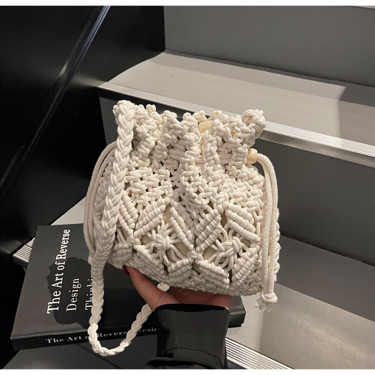 春季時尚小衆設計感斜挎水桶包