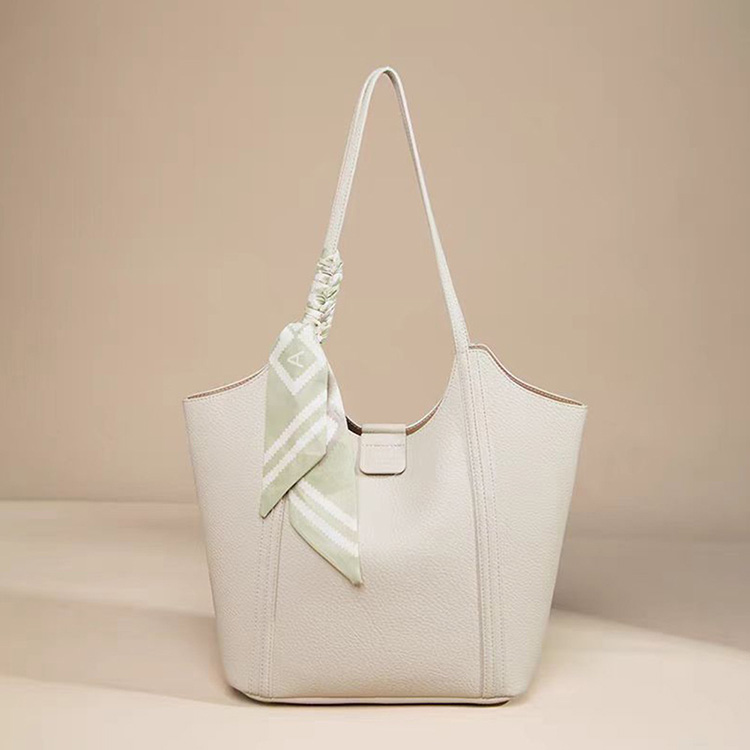 高級感百搭大容量通勤休閑包包