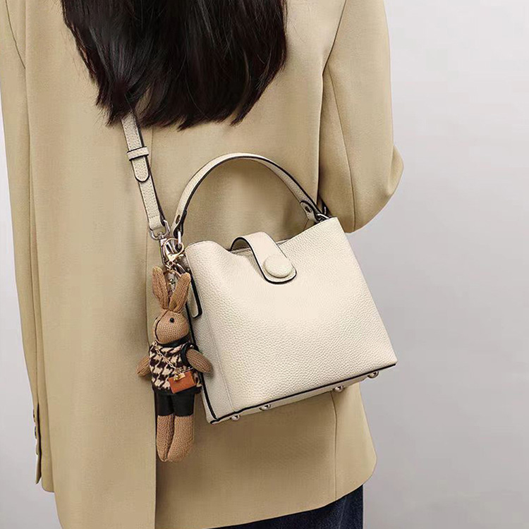 時尚休閑大容量斜挎水桶包