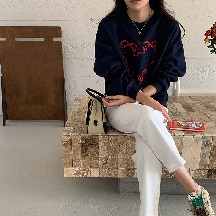 多巴胺愛心蝴蝶結刺繡圓領衛衣