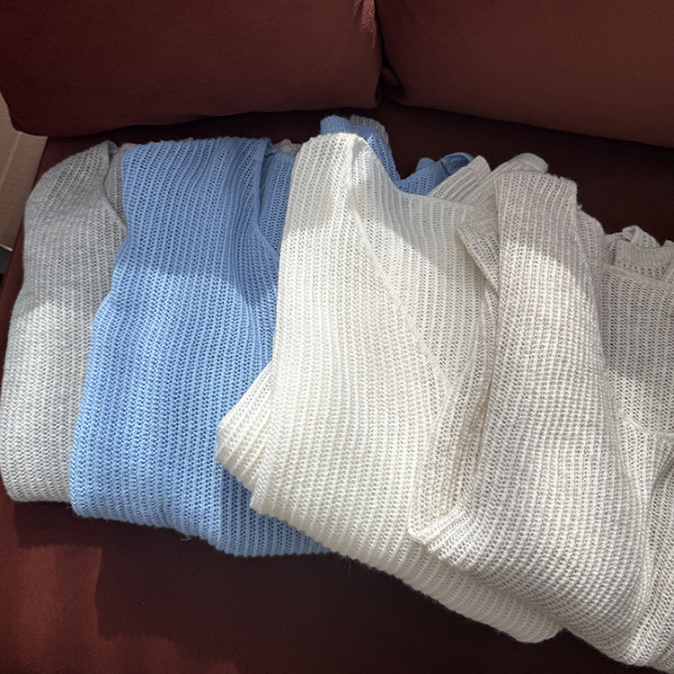 法式慵懶隨性純色鏤空V領針織罩衫