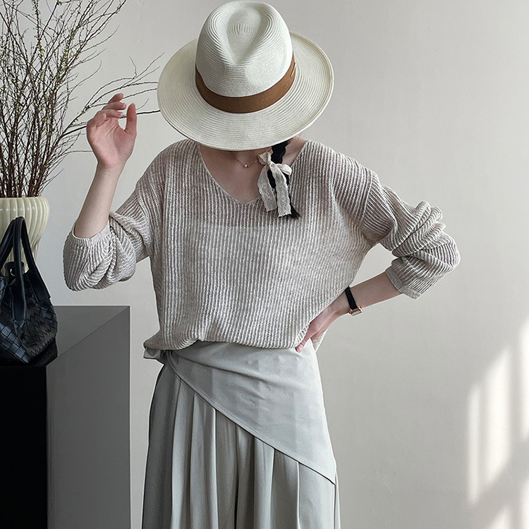 法式慵懶隨性純色鏤空V領針織罩衫