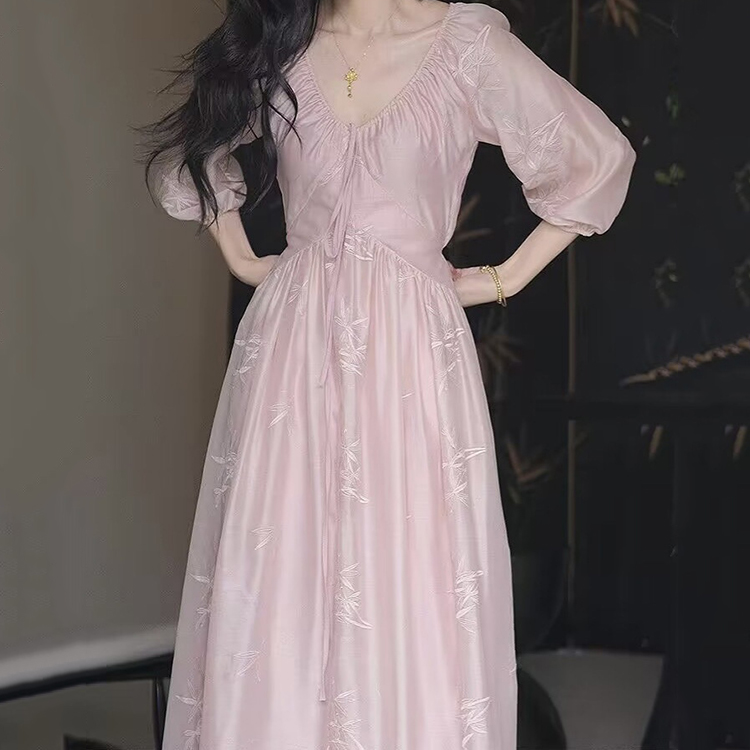 法式溫柔風粉色v領仙女燈籠袖洋裝