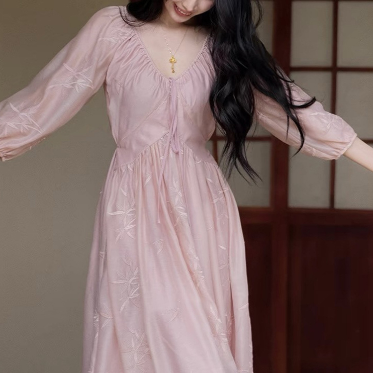 法式溫柔風粉色v領仙女燈籠袖洋裝