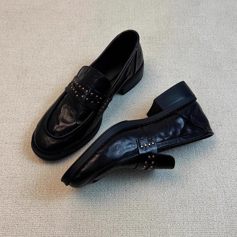通勤百搭英倫風圓頭鉚釘褶皺一腳蹬粗跟樂福鞋