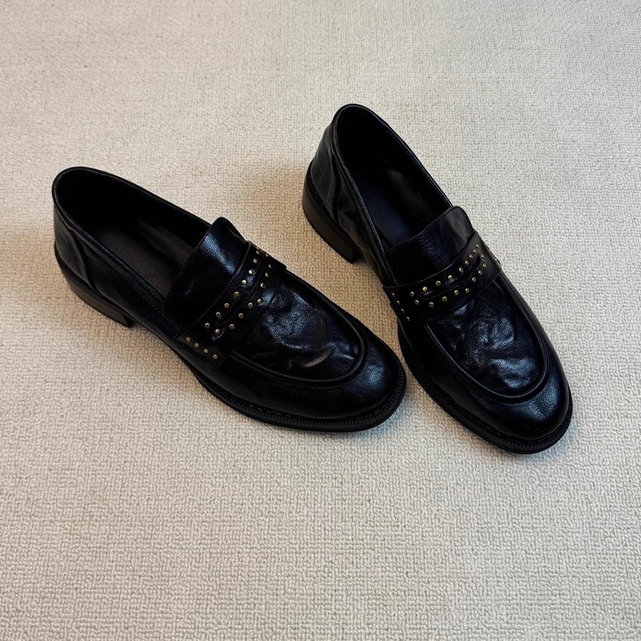 通勤百搭英倫風圓頭鉚釘褶皺一腳蹬粗跟樂福鞋