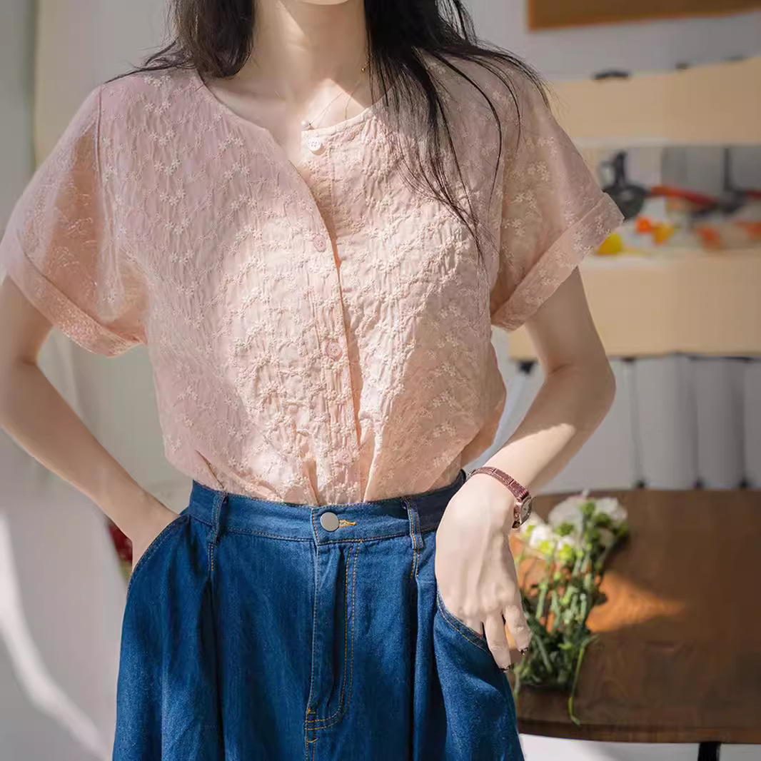 甜美清新設計感粉紅色提花刺繡襯衫短袖