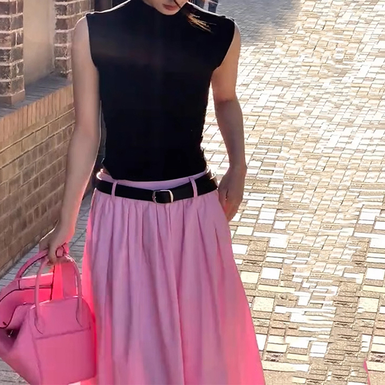 時尚無袖T卹上衣+高級感粉紅色半身裙兩件套