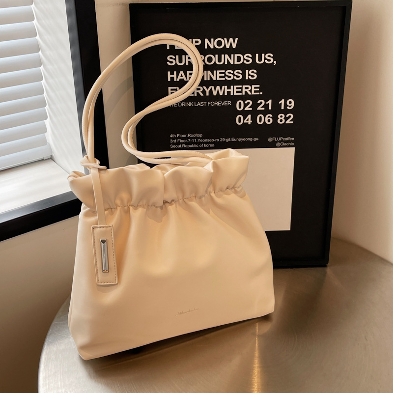 通勤百搭小眾休閒褶皺單肩包流行軟皮水桶包