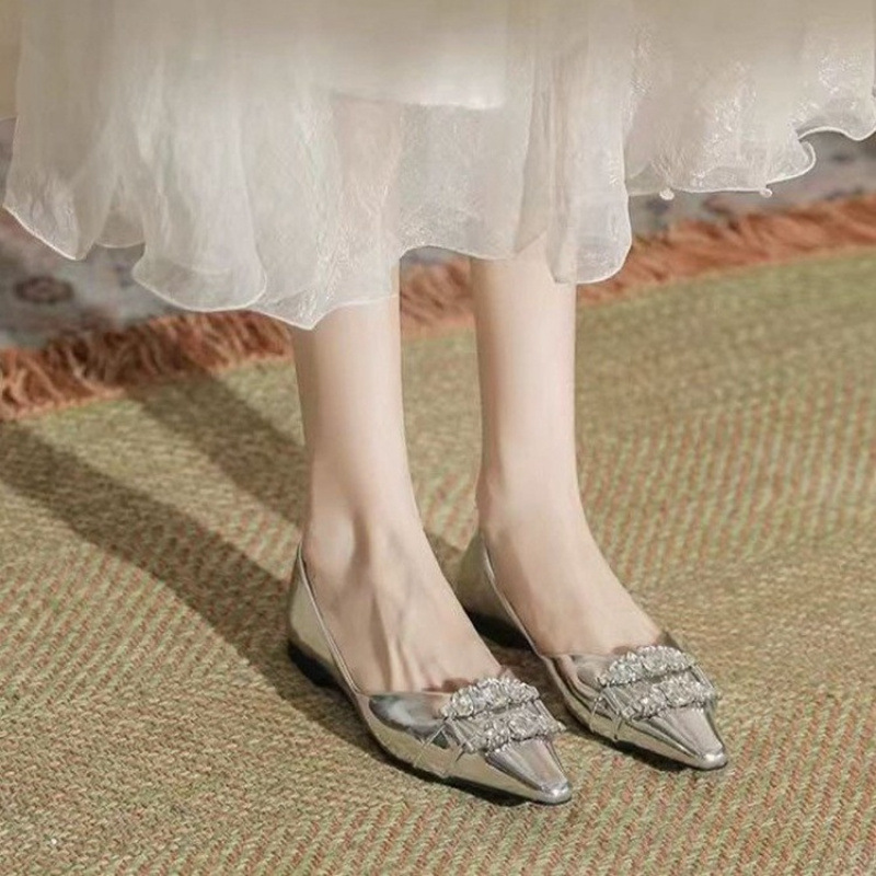 通勤軟底不累腳尖頭淺口平底一腳蹬水鑽單鞋