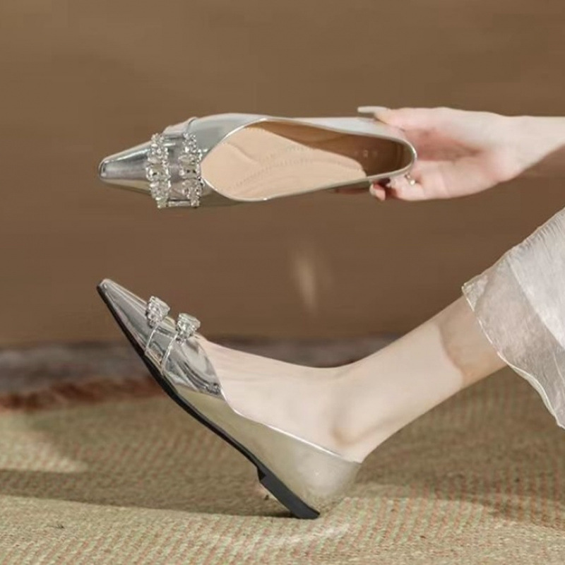 通勤軟底不累腳尖頭淺口平底一腳蹬水鑽單鞋