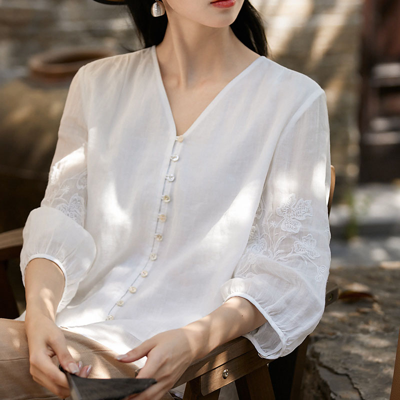 日系休閒薄款舒適透氣v領刺繡輪廓襯衫
