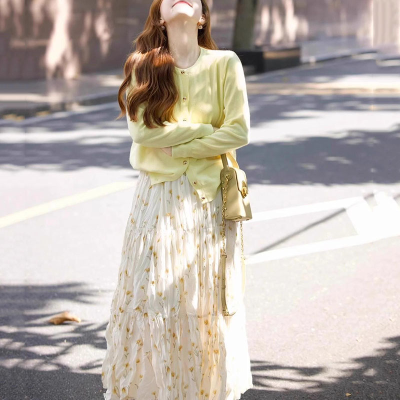 韓系氛圍感針織衫+碎花半身裙套裝