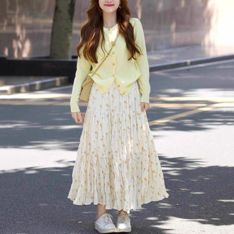 韓系氛圍感針織衫+碎花半身裙套裝