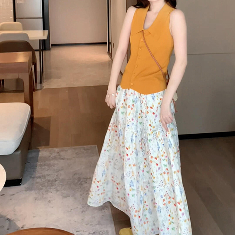 休閑度假風橘色翻領背心+碎花半身裙套裝