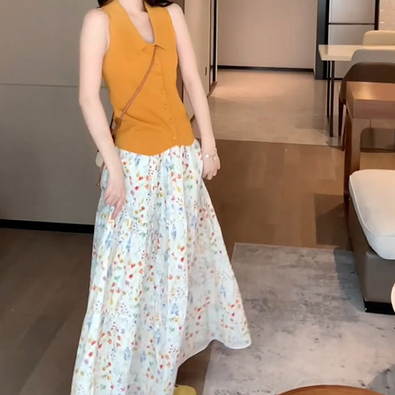 休閑度假風橘色翻領背心+碎花半身裙套裝