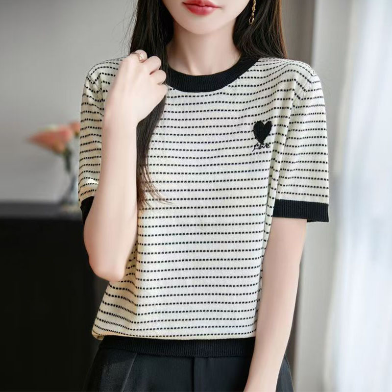 減齡愛心印花撞色冰絲條紋T卹