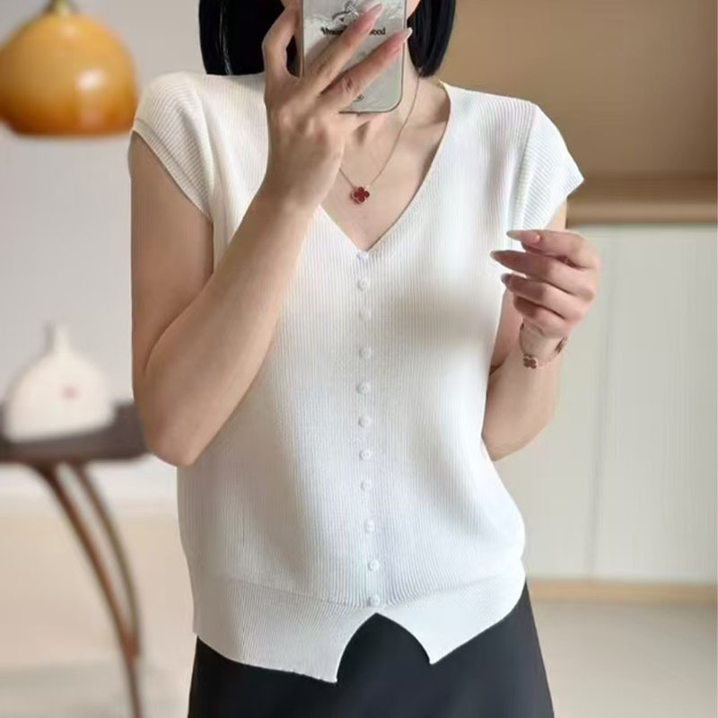 時尚百搭V領冰絲單排扣短袖上衣（4色）