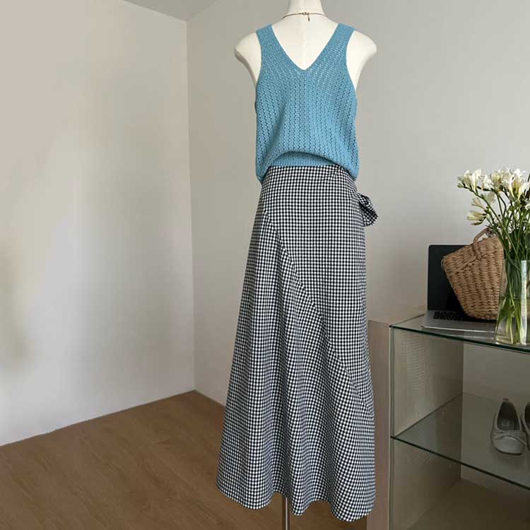 花朵設計短V領針織背心+側腰綁帶格紋半裙套裝