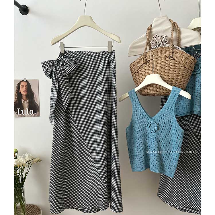花朵設計短V領針織背心+側腰綁帶格紋半裙套裝