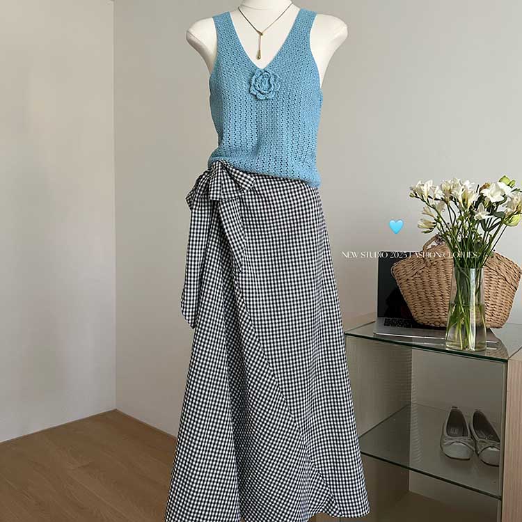 花朵設計短V領針織背心+側腰綁帶格紋半裙套裝