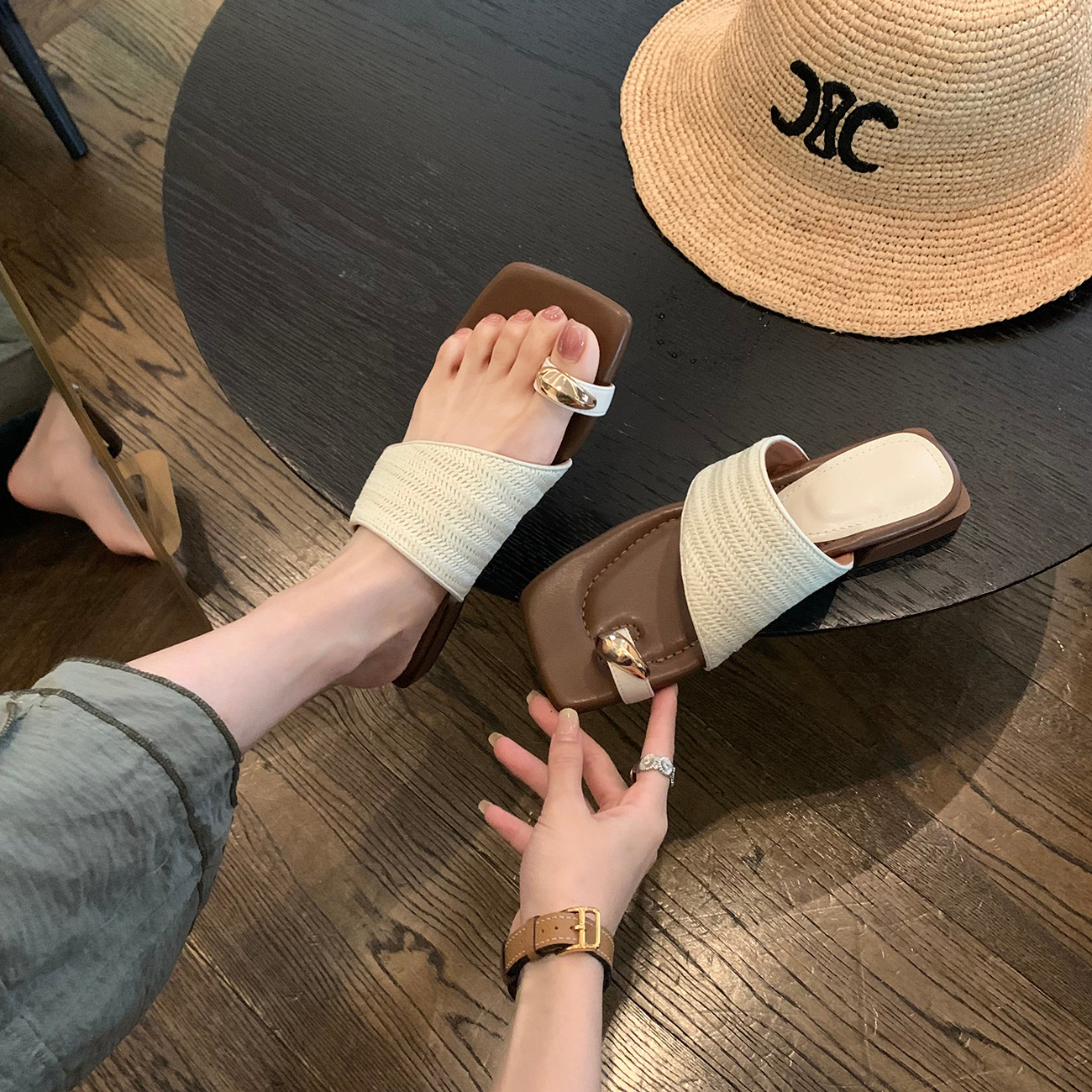 粗跟度假風草編夾趾拖鞋