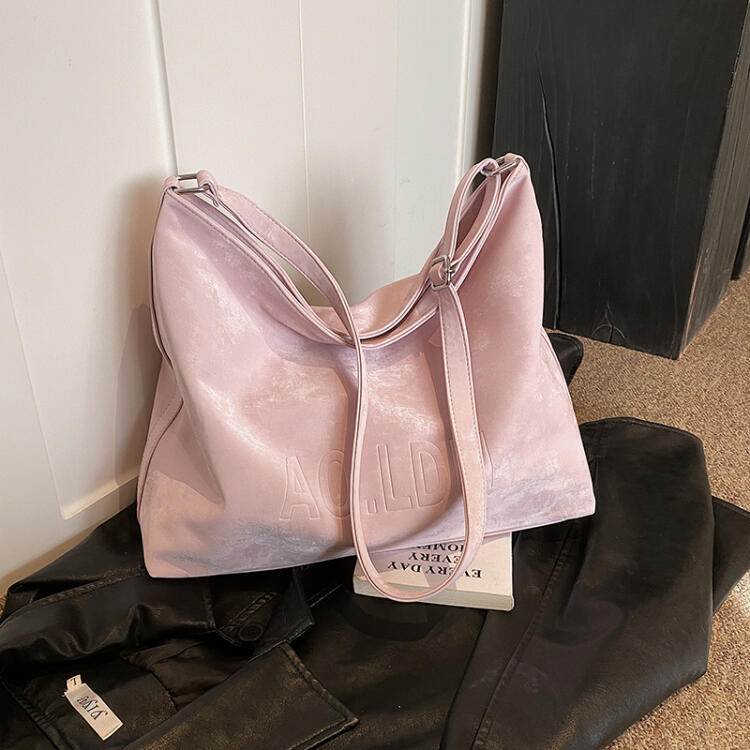 大容量休閒壓花氣質女包