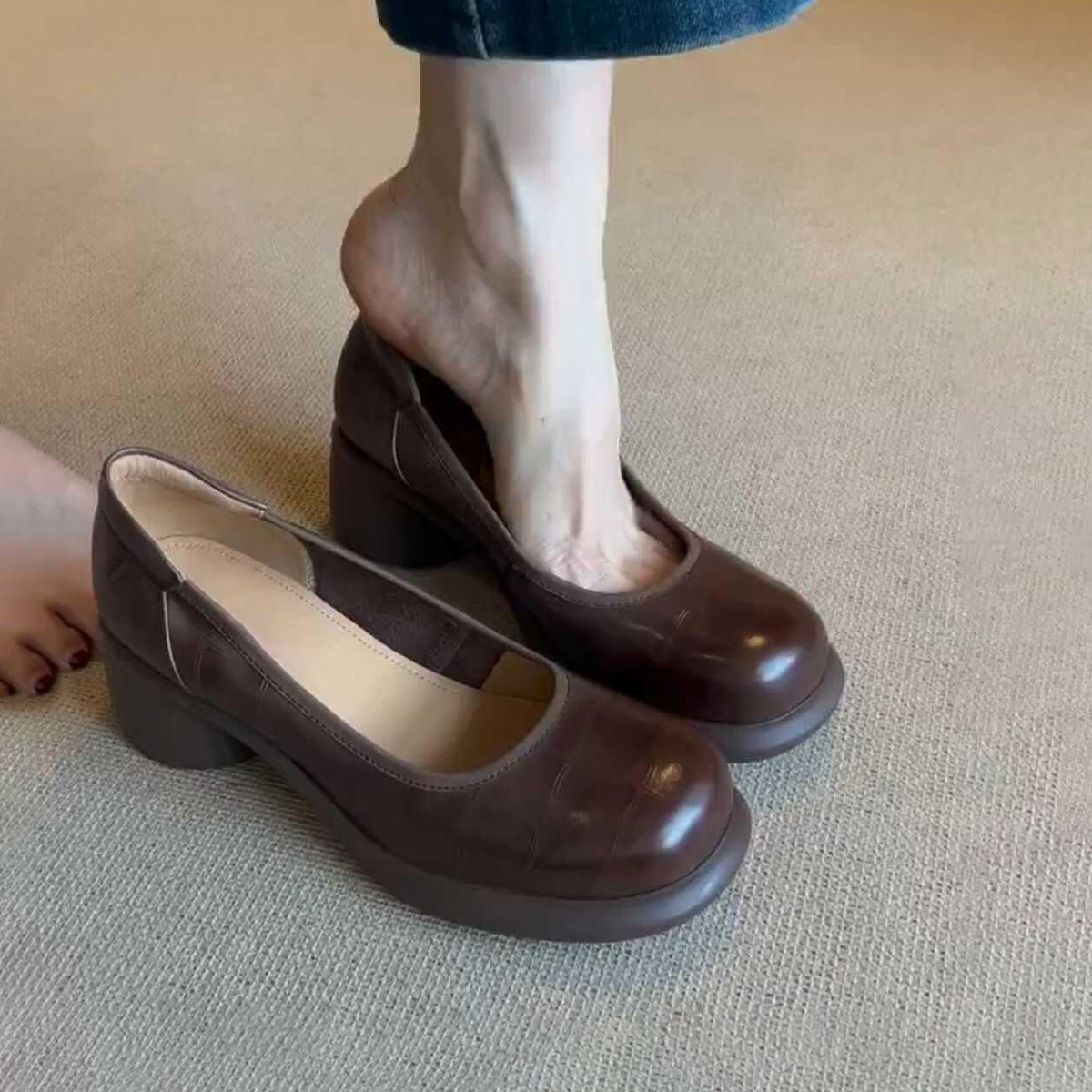 復古淺口圓頭粗跟一腳蹬瑪麗珍鞋